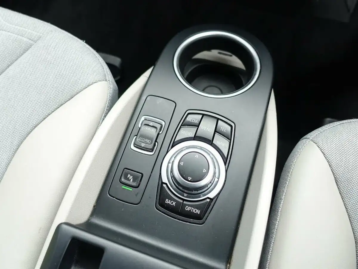 2016-bmw-i3-e-big-35