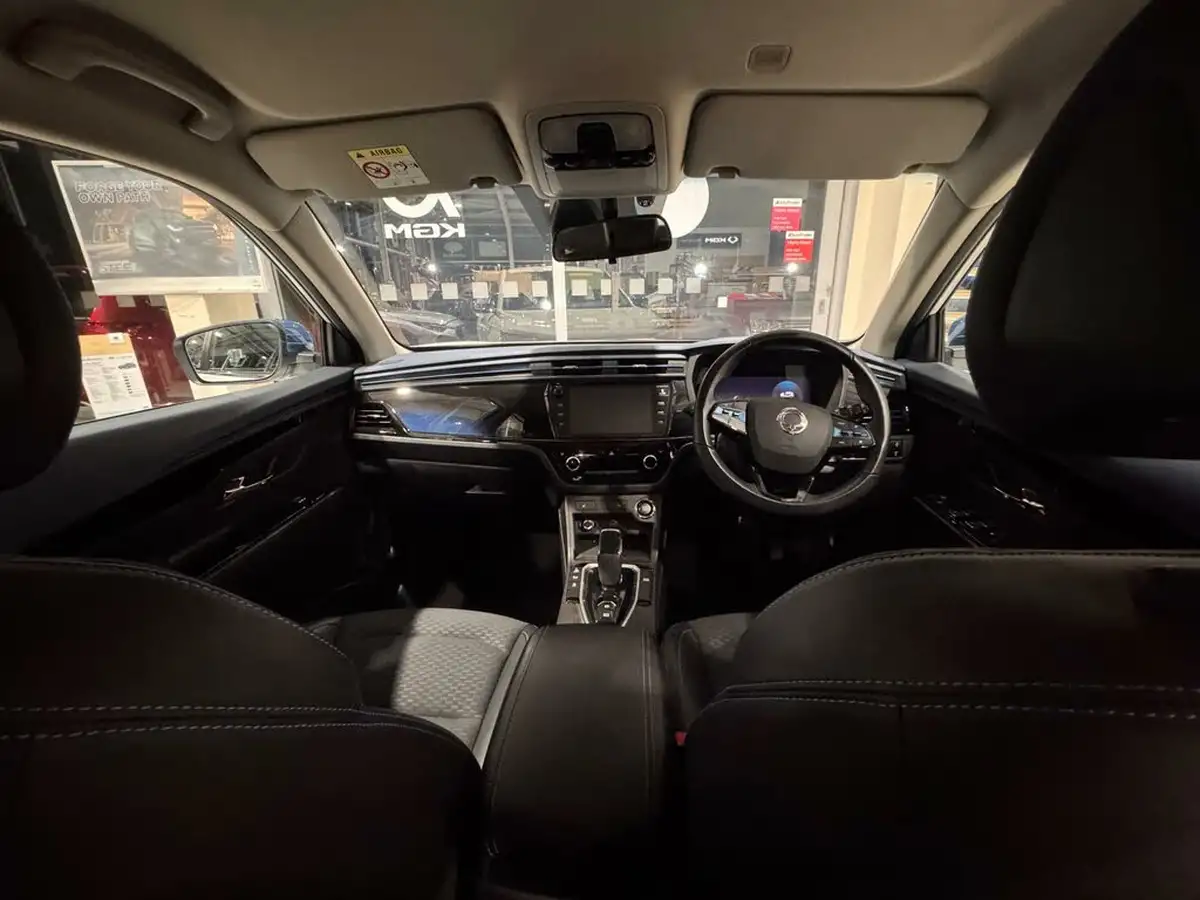 2022-kgm-ssangyong-korando-e-motion-e-ventura-big-25