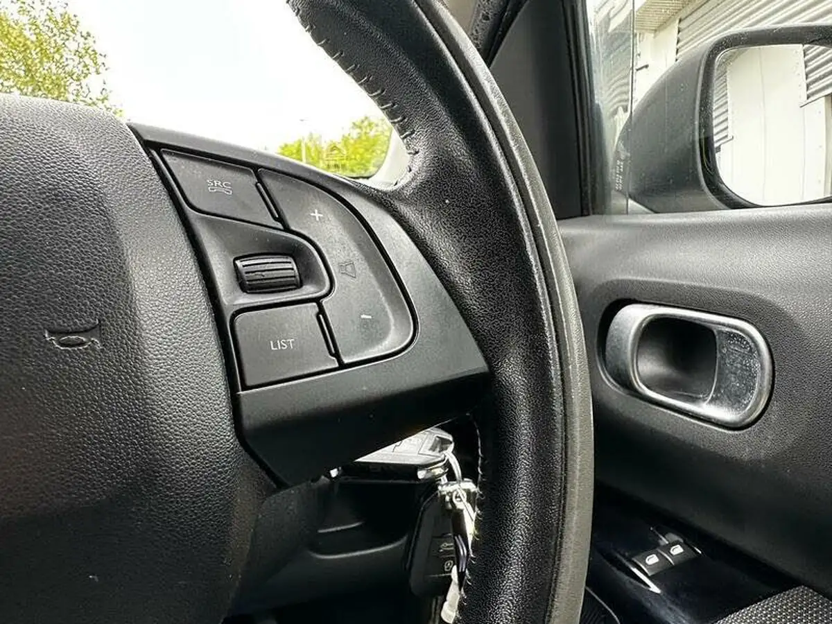 2015-citroen-c4-cactus-16bluehdi-flair-big-15