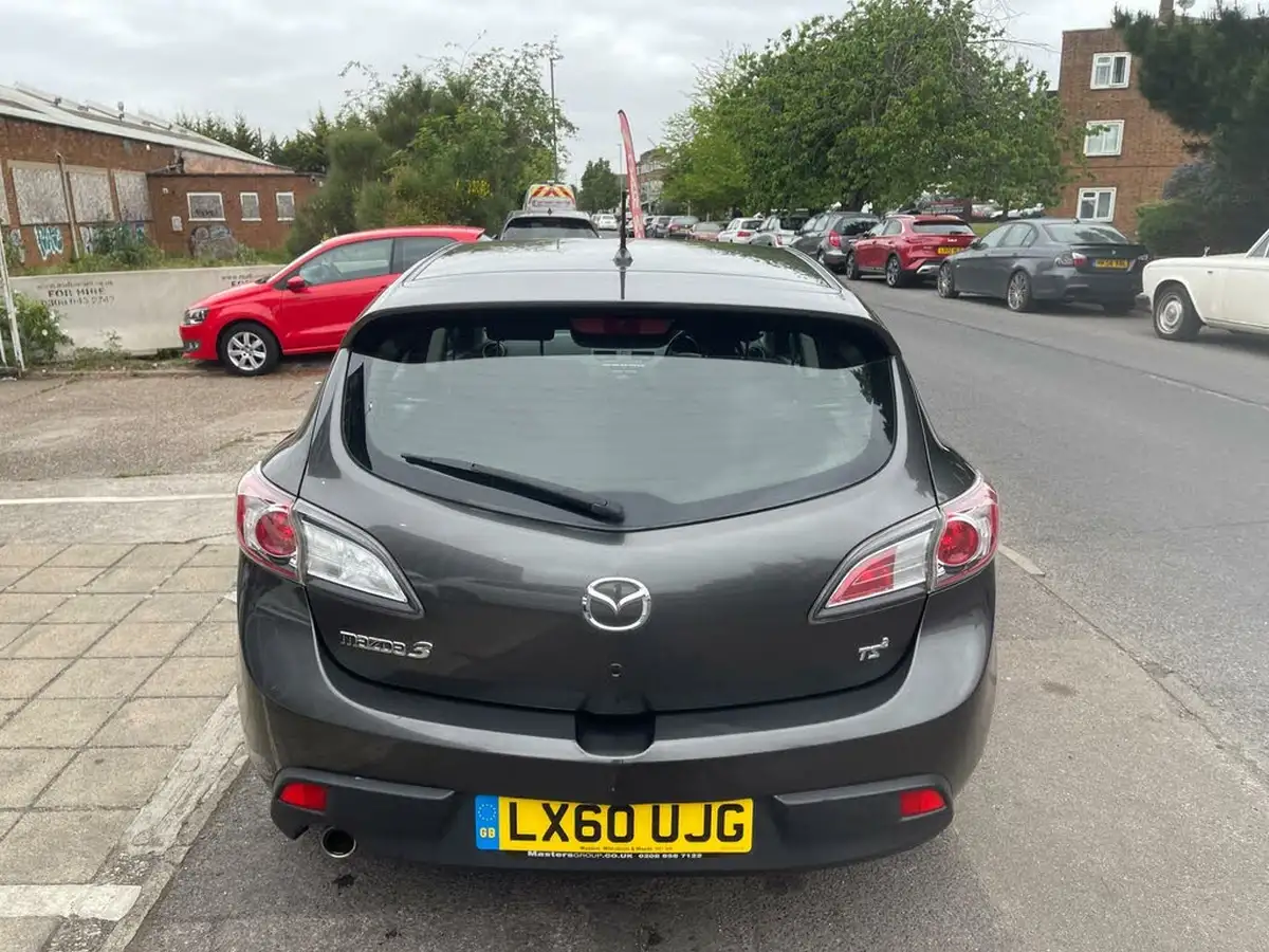 2010-mazda-mazda3-20-ts2-big-5