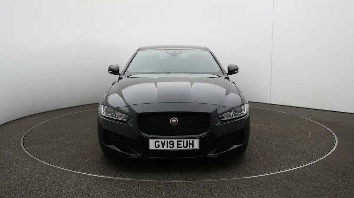 2019-jaguar-xe-20i-landmark-200ps-big-40
