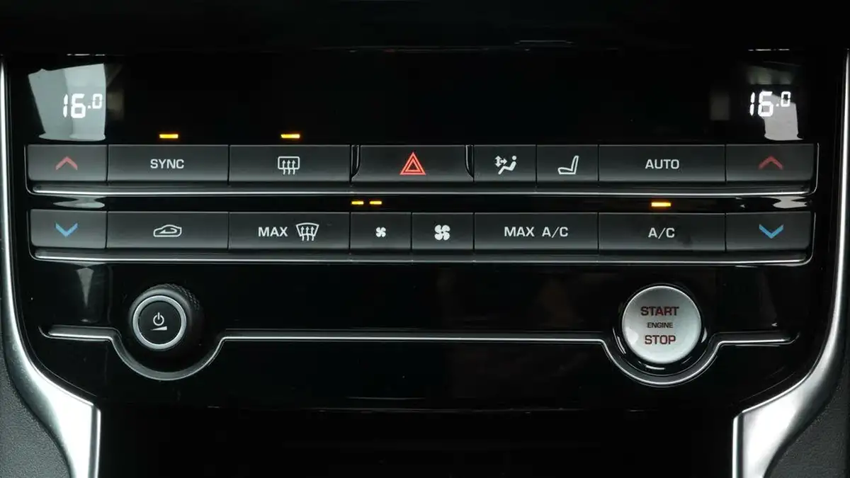 2019-jaguar-xe-20i-landmark-200ps-big-12