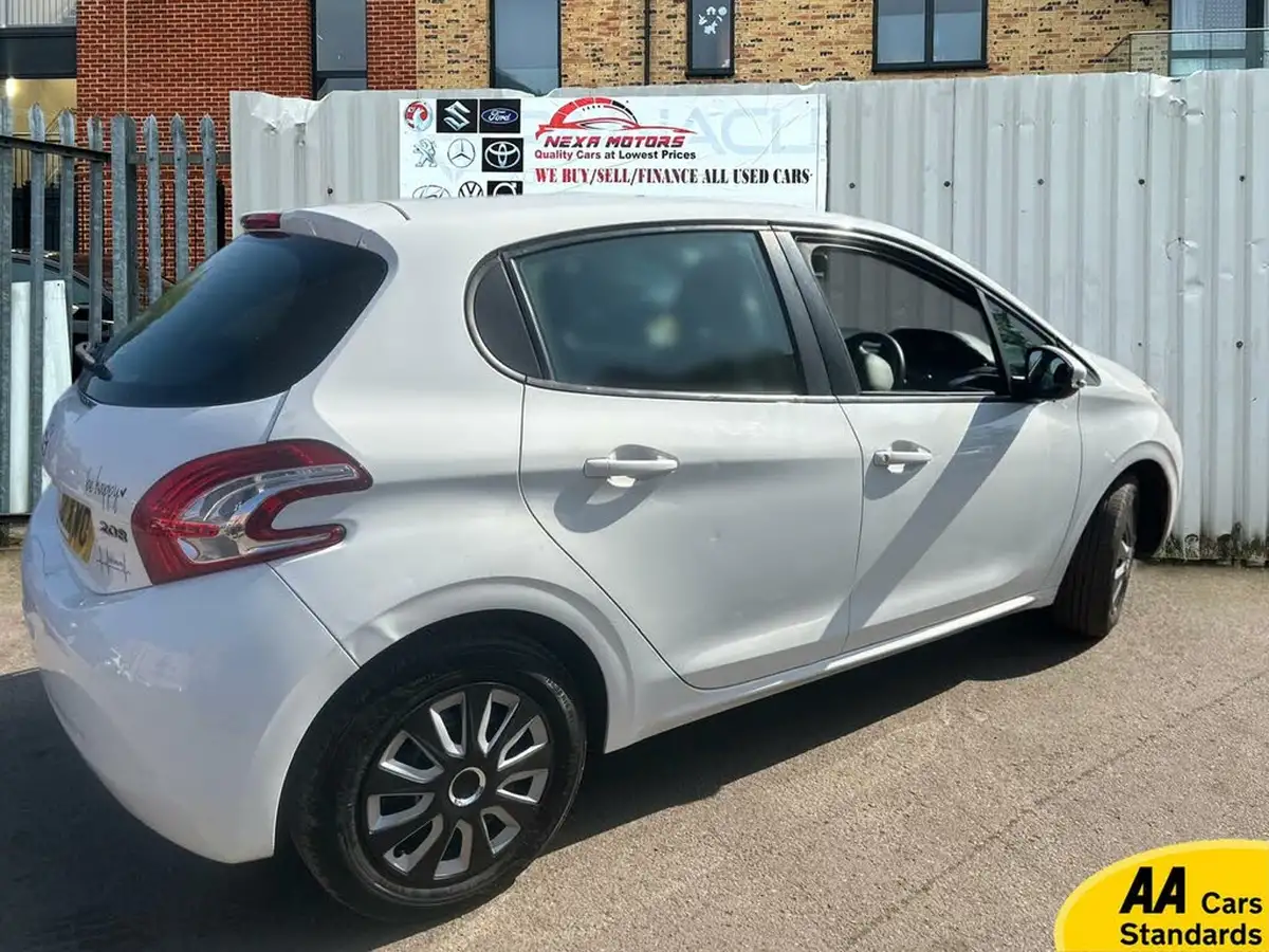 2013-peugeot-208-10-access-5d-big-3