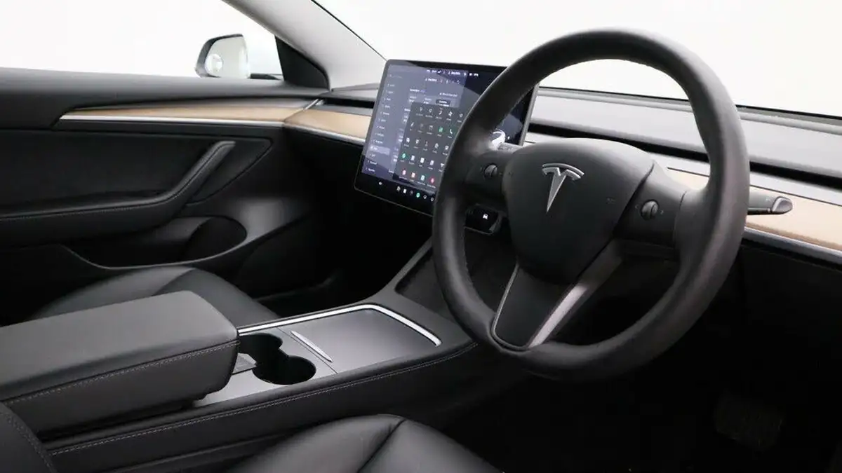 2021-tesla-model-3-e-standard-plus-big-4