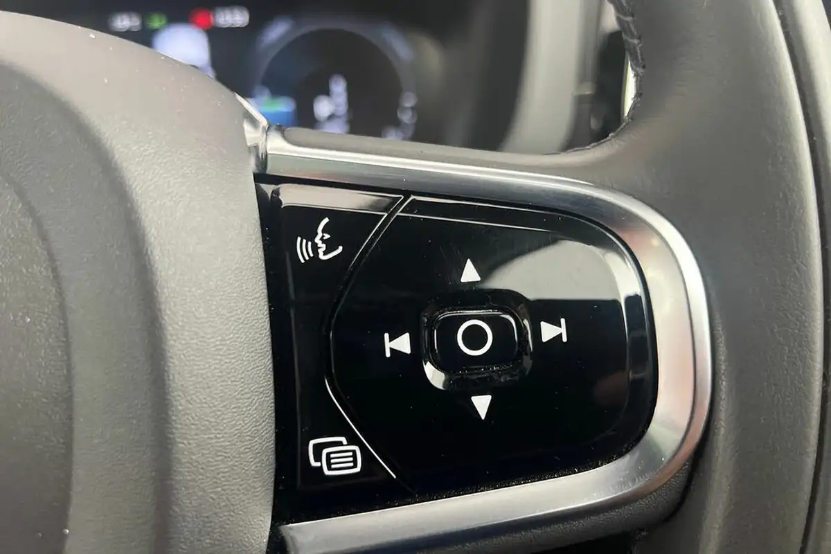 2021-volvo-xc60-20-t8-inscription-pro-390bhp-big-11
