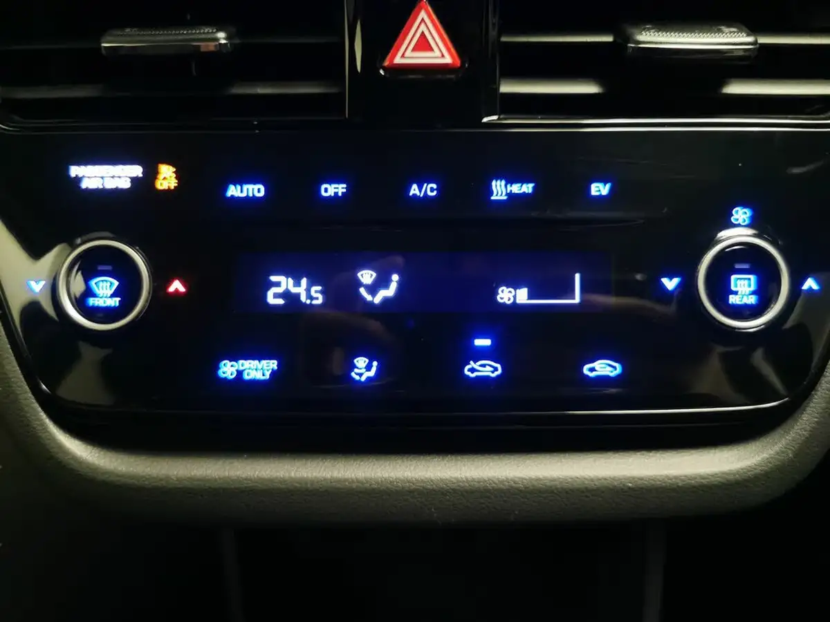 2021-hyundai-ioniq-e-premium-se-electric-100kw-big-25