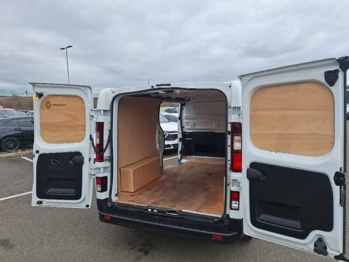 2024-renault-trafic-20dci-ll30-150-extra-panel-edc-auto-big-12