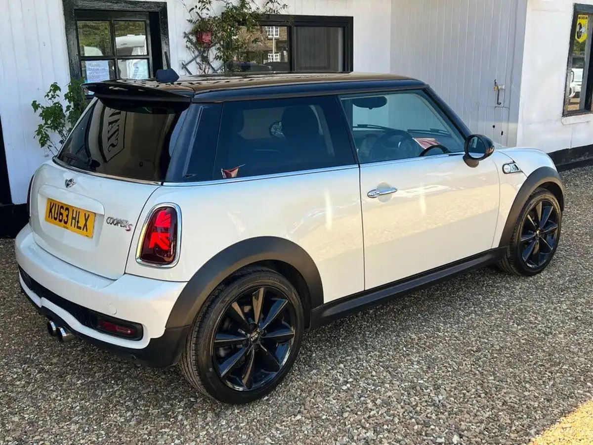 2013-mini-cooper-16-cooper-s-184bhp-sport-chili-hatchback-3d-big-5