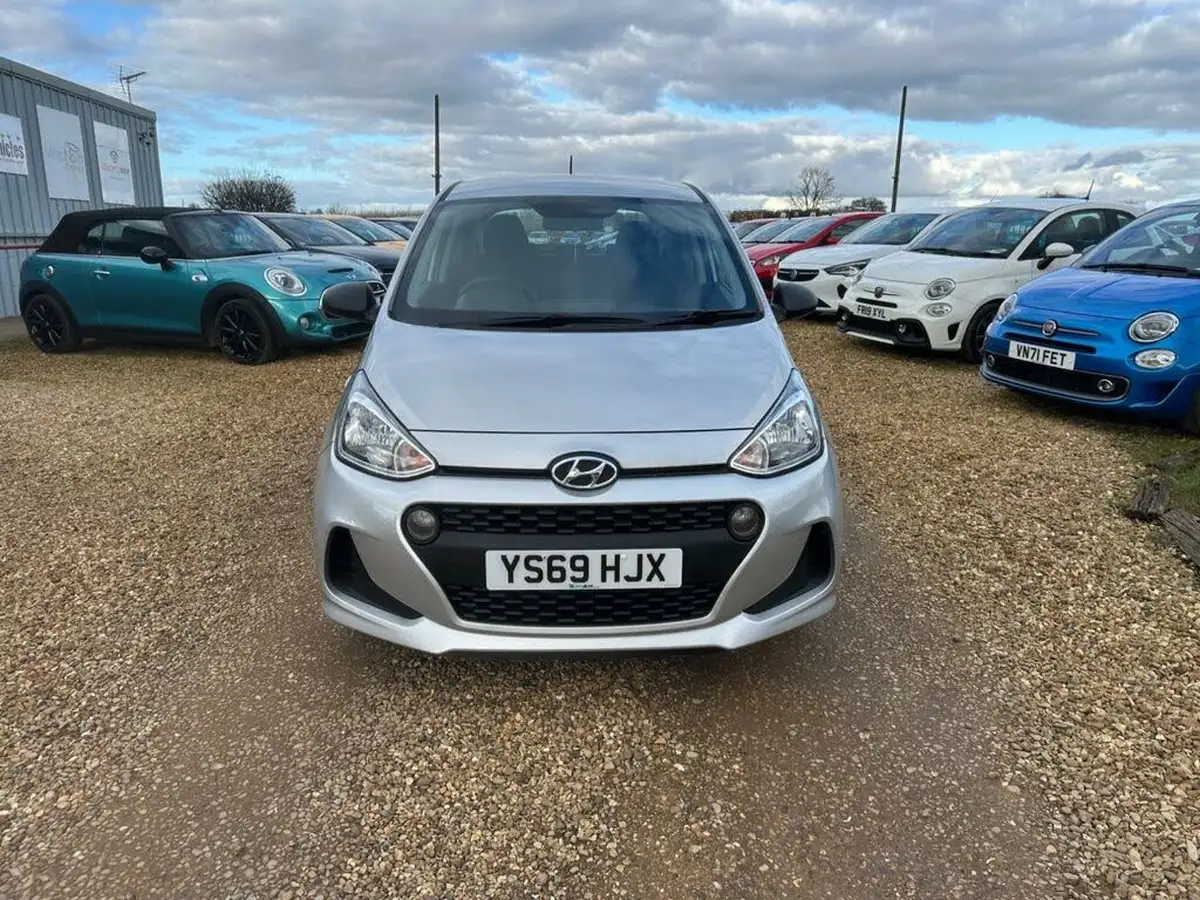 2019-hyundai-i10-10-s-big-1
