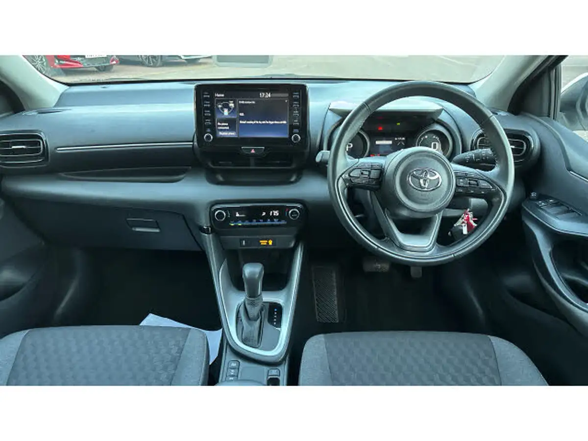 2022-toyota-yaris-15-vvt-i-design-big-4