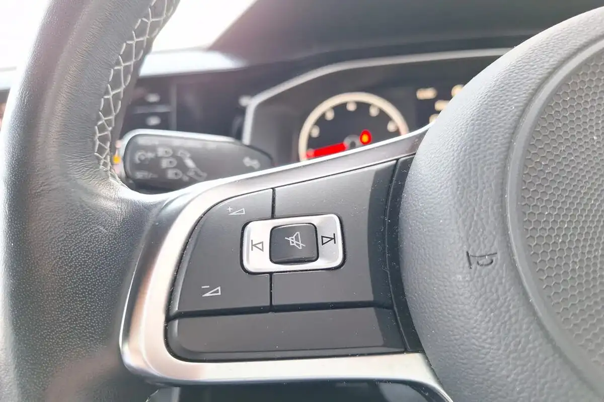 2021-volkswagen-polo-10-tsi-r-line-110ps-dsg-big-31