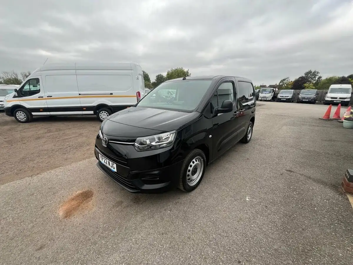 2022-toyota-proace-city-15d-active-big-2
