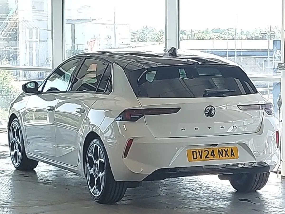2024-vauxhall-astra-12-turbo-ultimate-130ps-hatchback-big-1