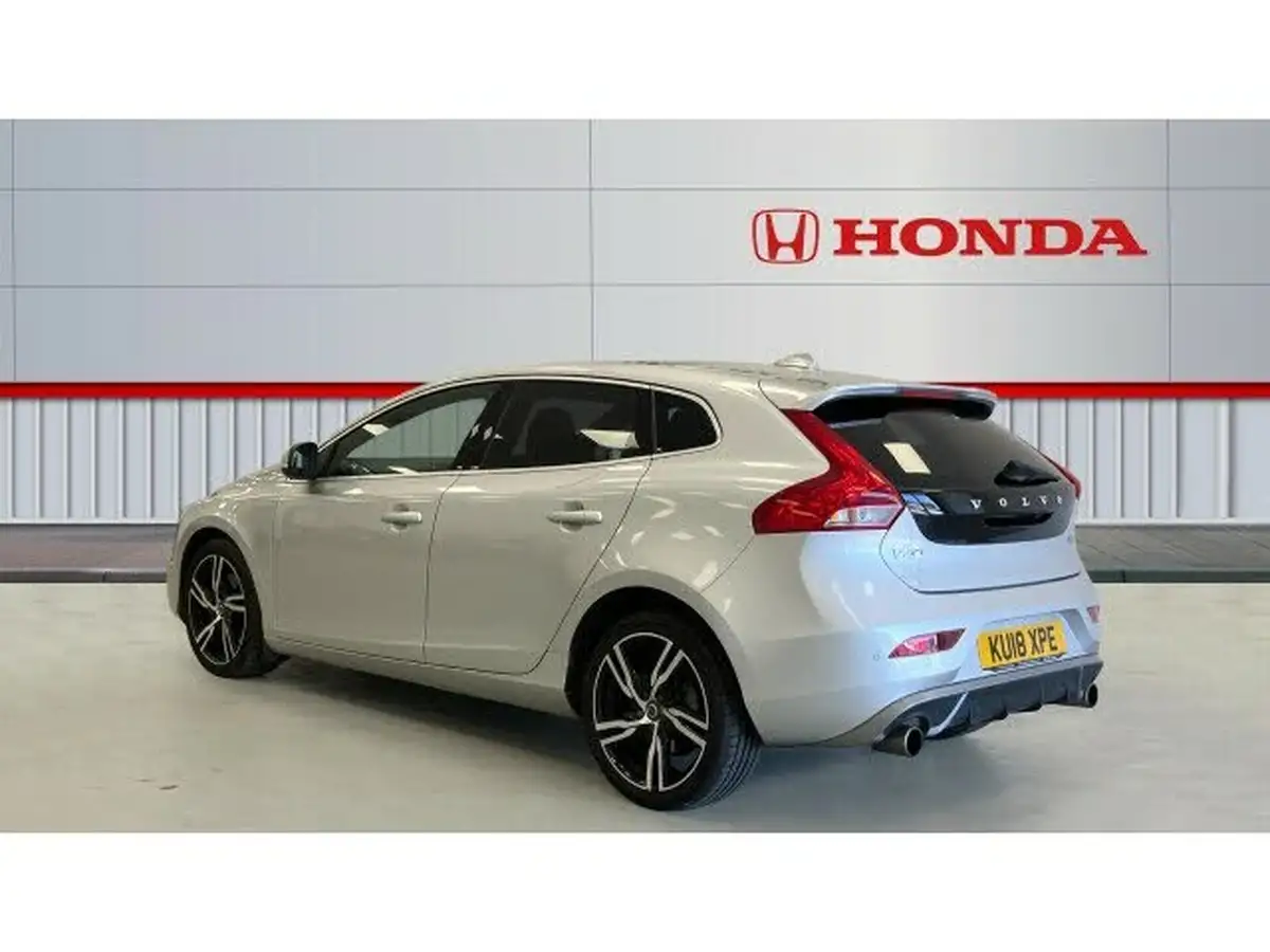 2018-volvo-v40-20td-d3-r-design-pro-geartronic-big-2