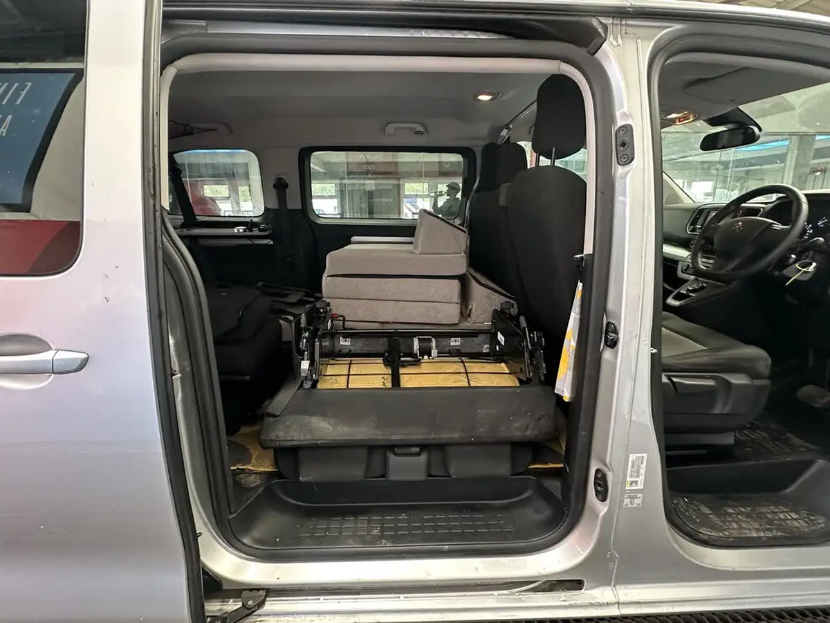 2018-citroen-spacetourer-16bluehdi-business-m-95ps-etg6-big-2
