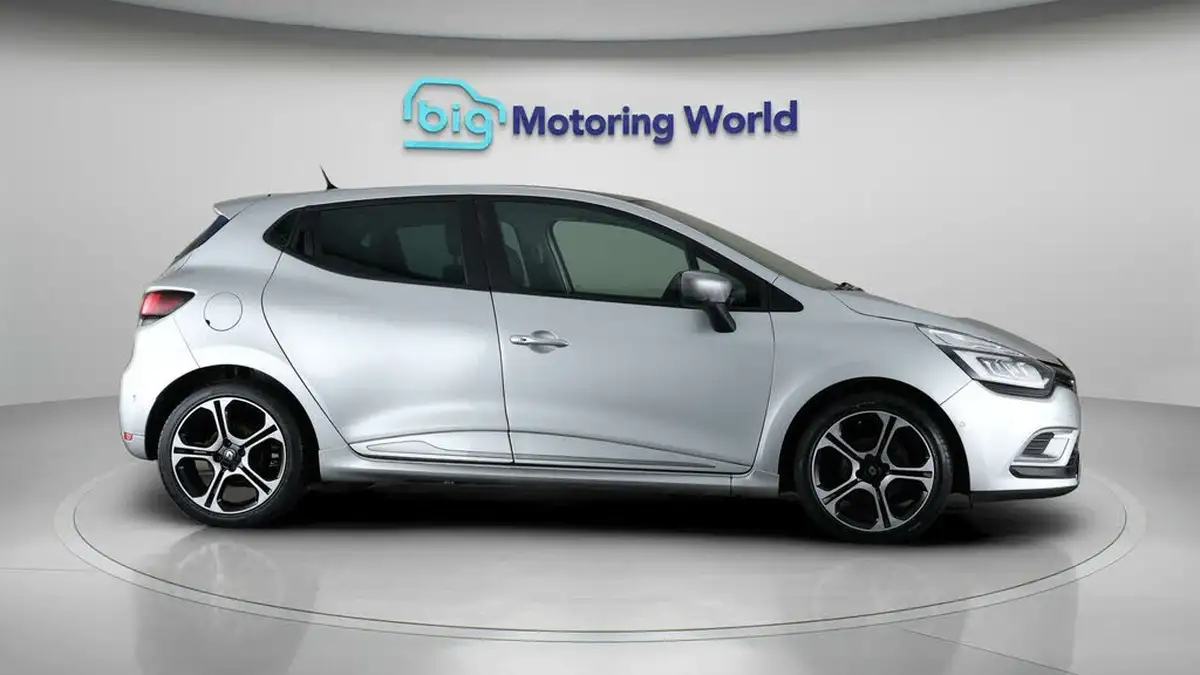 2018-renault-clio-15dci-signature-nav-90bhp-big-8