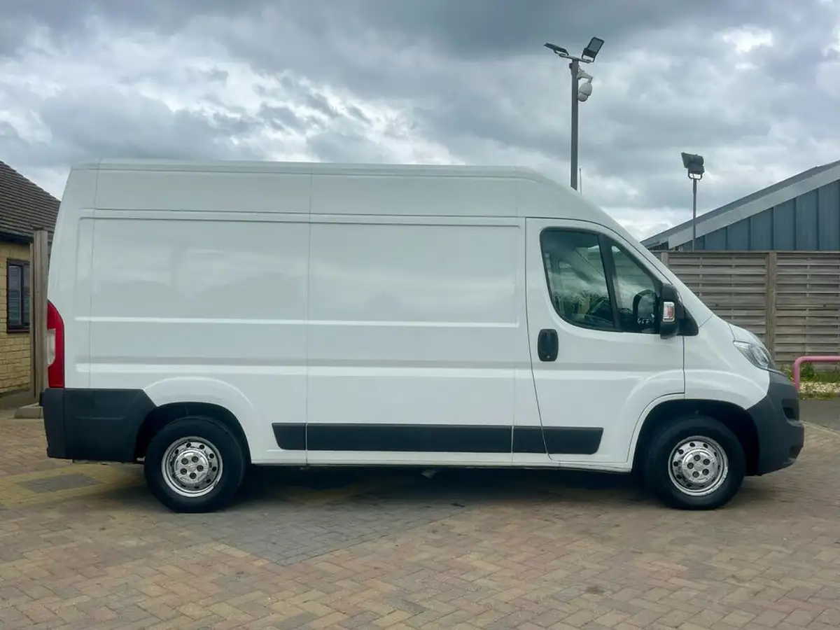 2018-citroen-relay-20bluehdi-35-l2h2-big-4