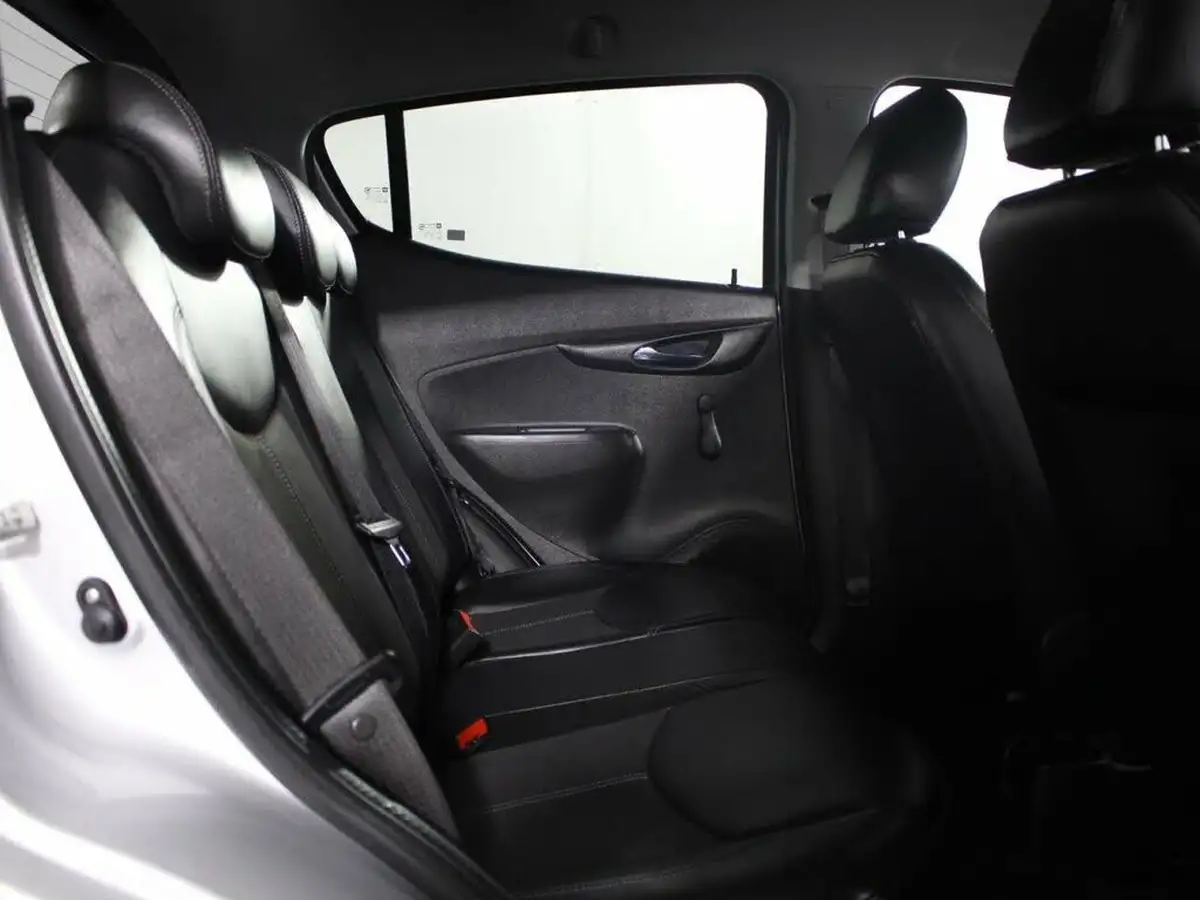 2015-vauxhall-viva-10-sl-big-17