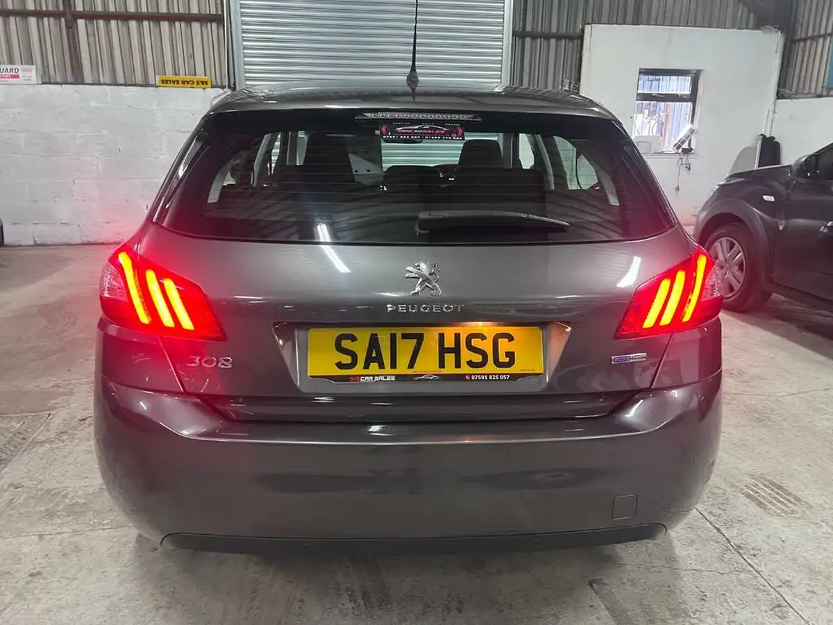 2017-peugeot-308-12-puretech-allure-110bhp-big-2