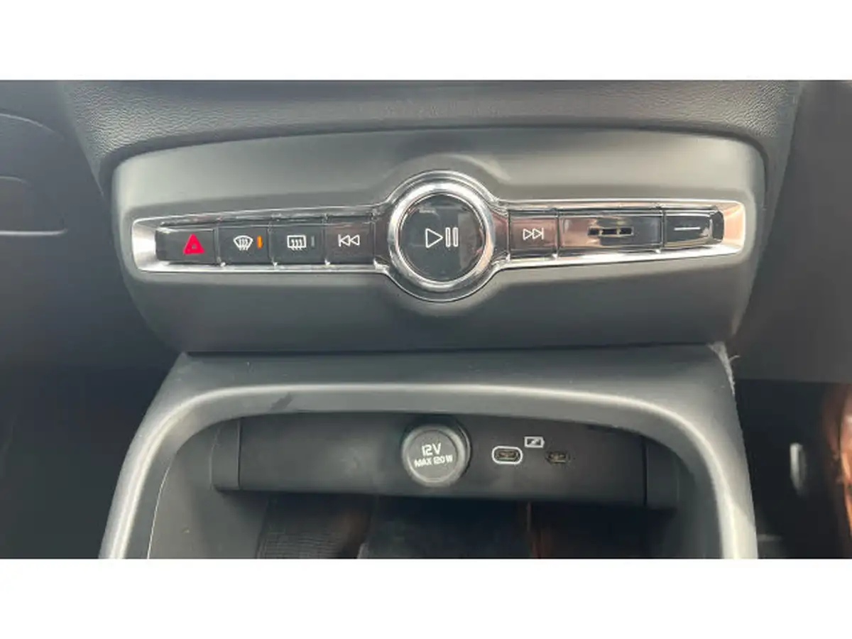 2024-volvo-xc40-20-b3-plus-big-34