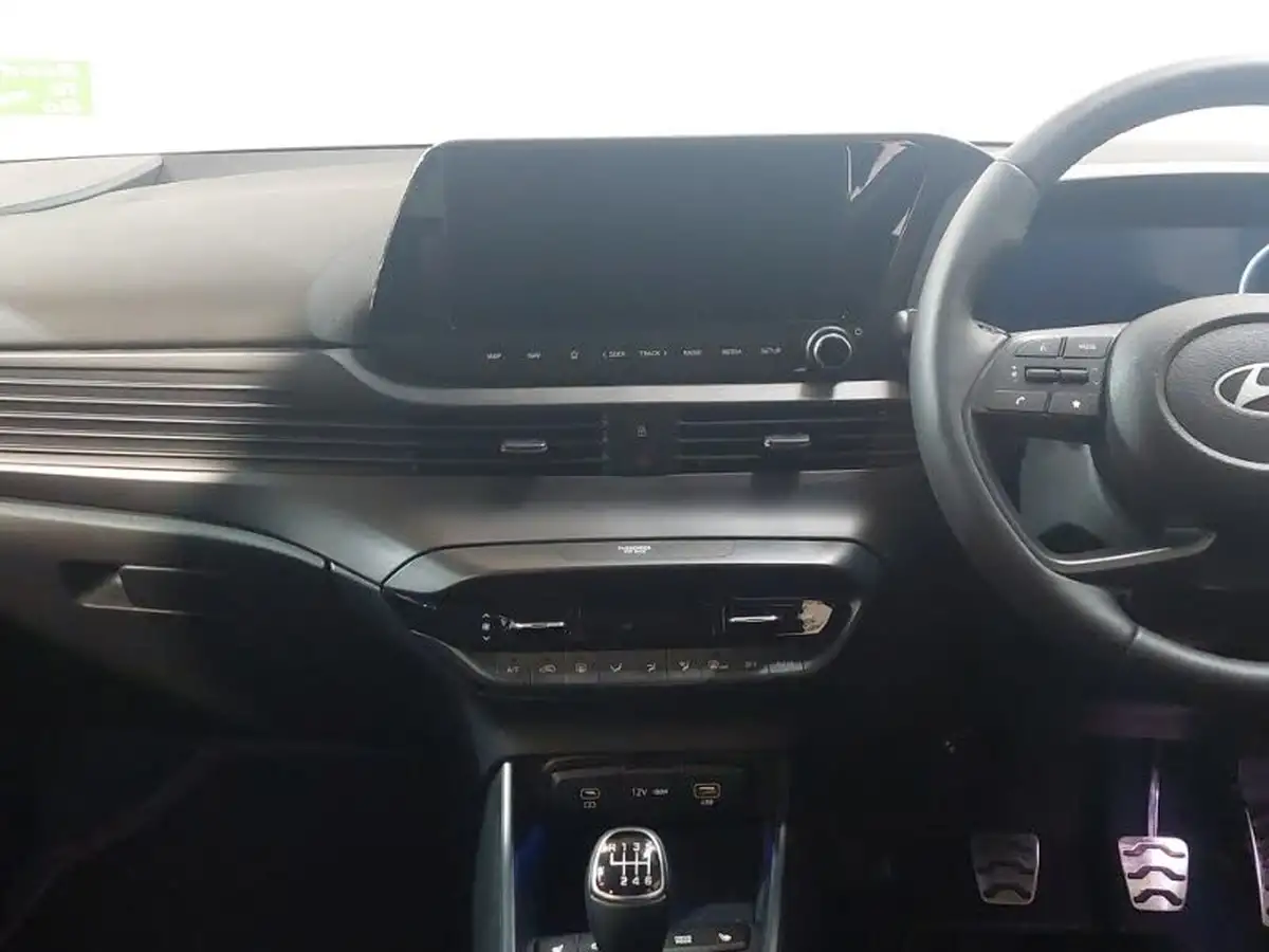 2024-hyundai-bayon-10-t-gdi-premium-100ps-two-tone-roof-big-10