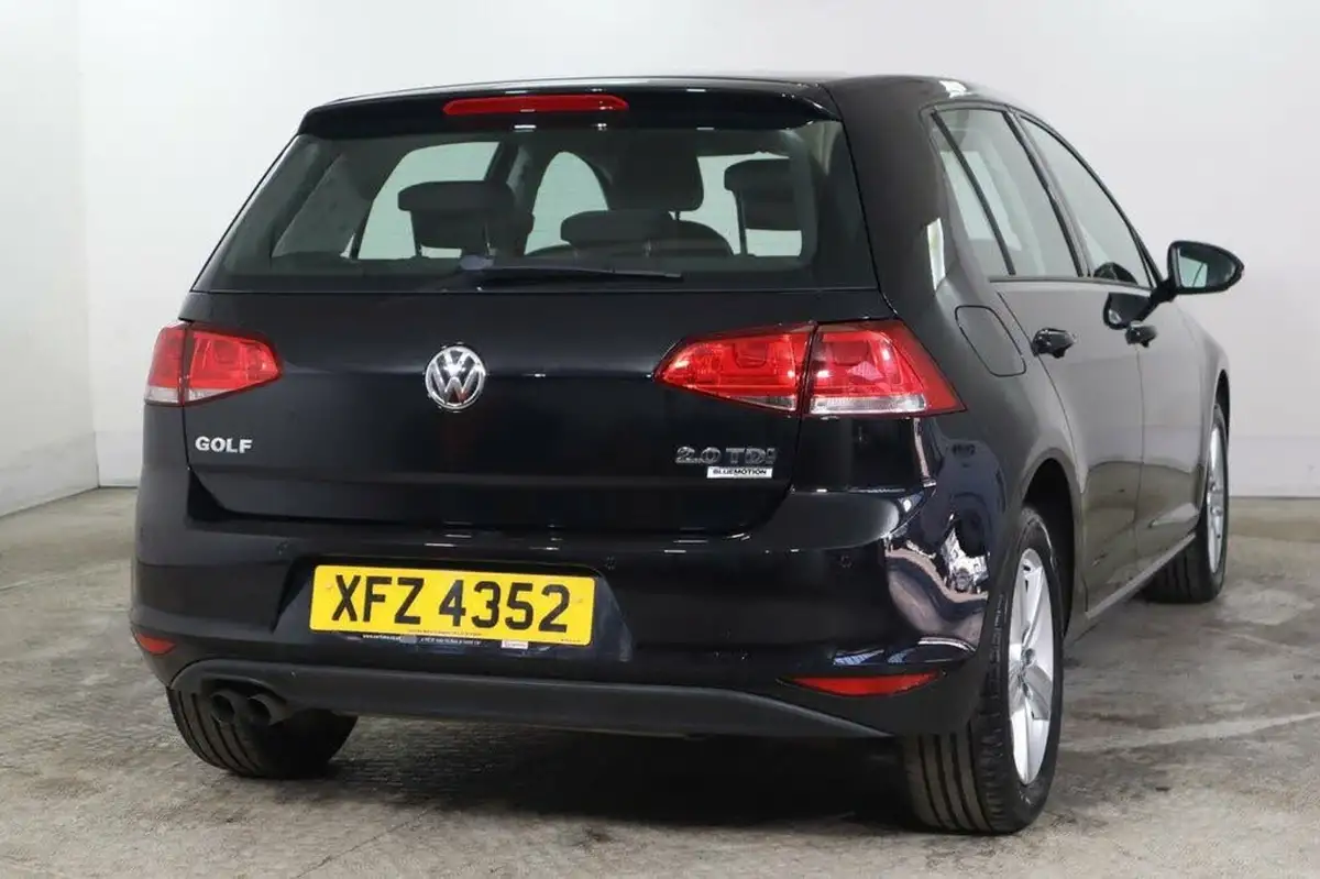 2015-volkswagen-golf-20tdi-match-bmtss-5d-dsg-big-3