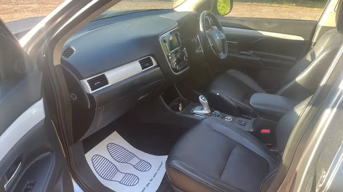 2014-mitsubishi-outlander-20-gx4h-big-14