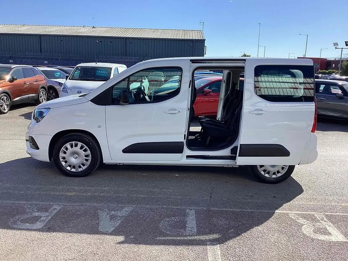 2021-vauxhall-combo-life-12i-edition-big-15