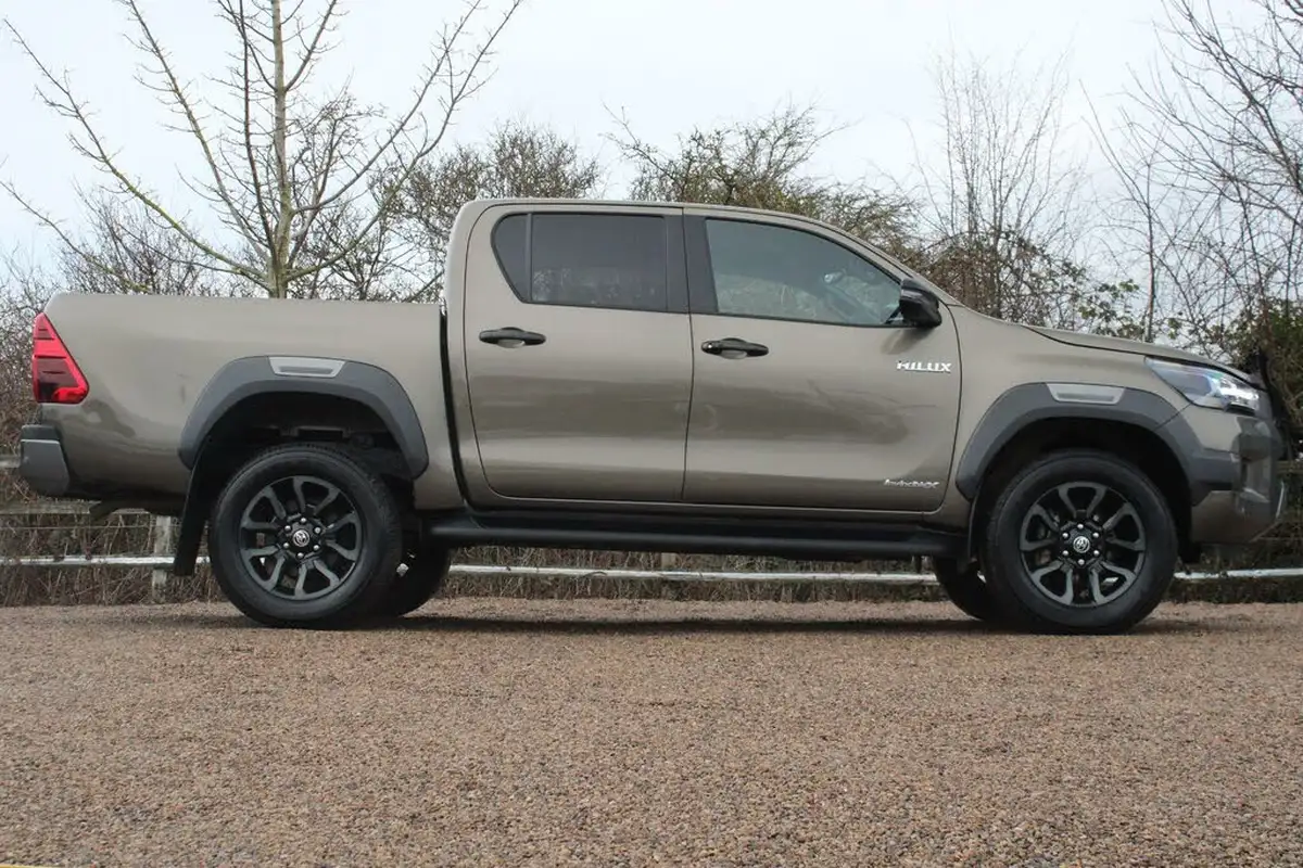 2023-toyota-hi-lux-28d-4d-invincible-x-2754cc-auto-big-1