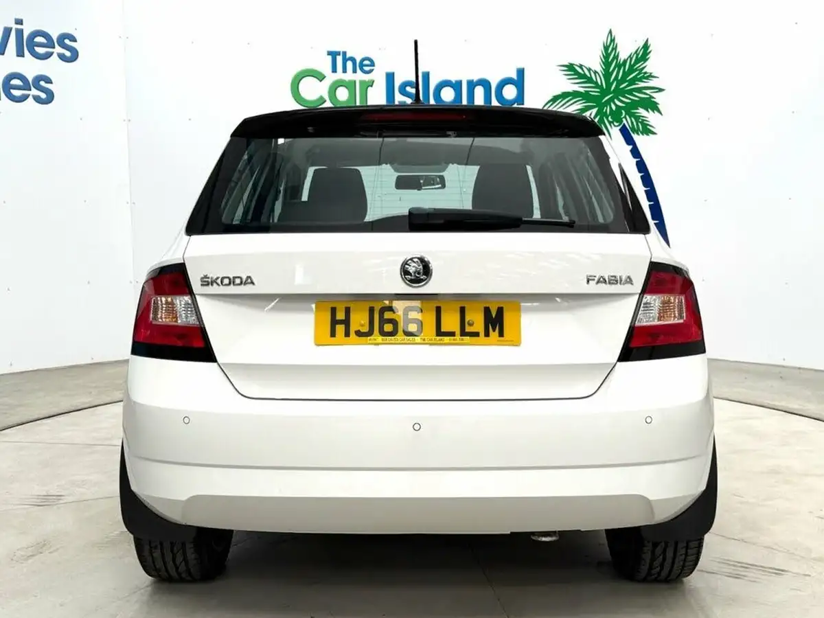 2016-skoda-fabia-12-tsi-colour-edition-big-6