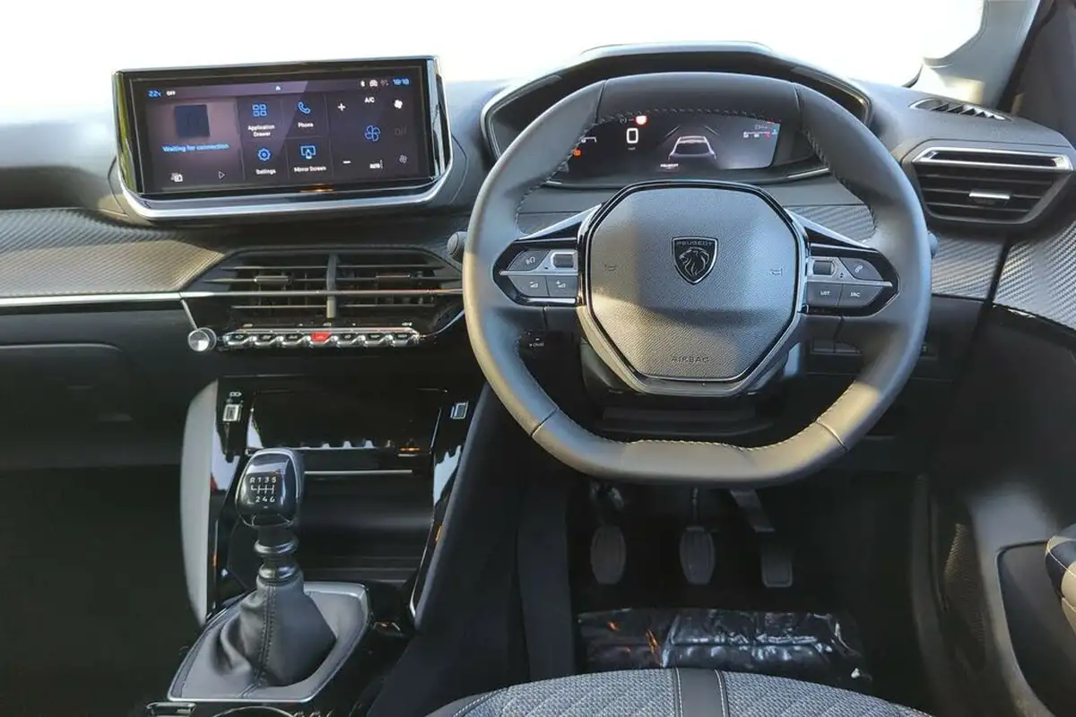 2025-peugeot-208-12-puretech-allure-big-11