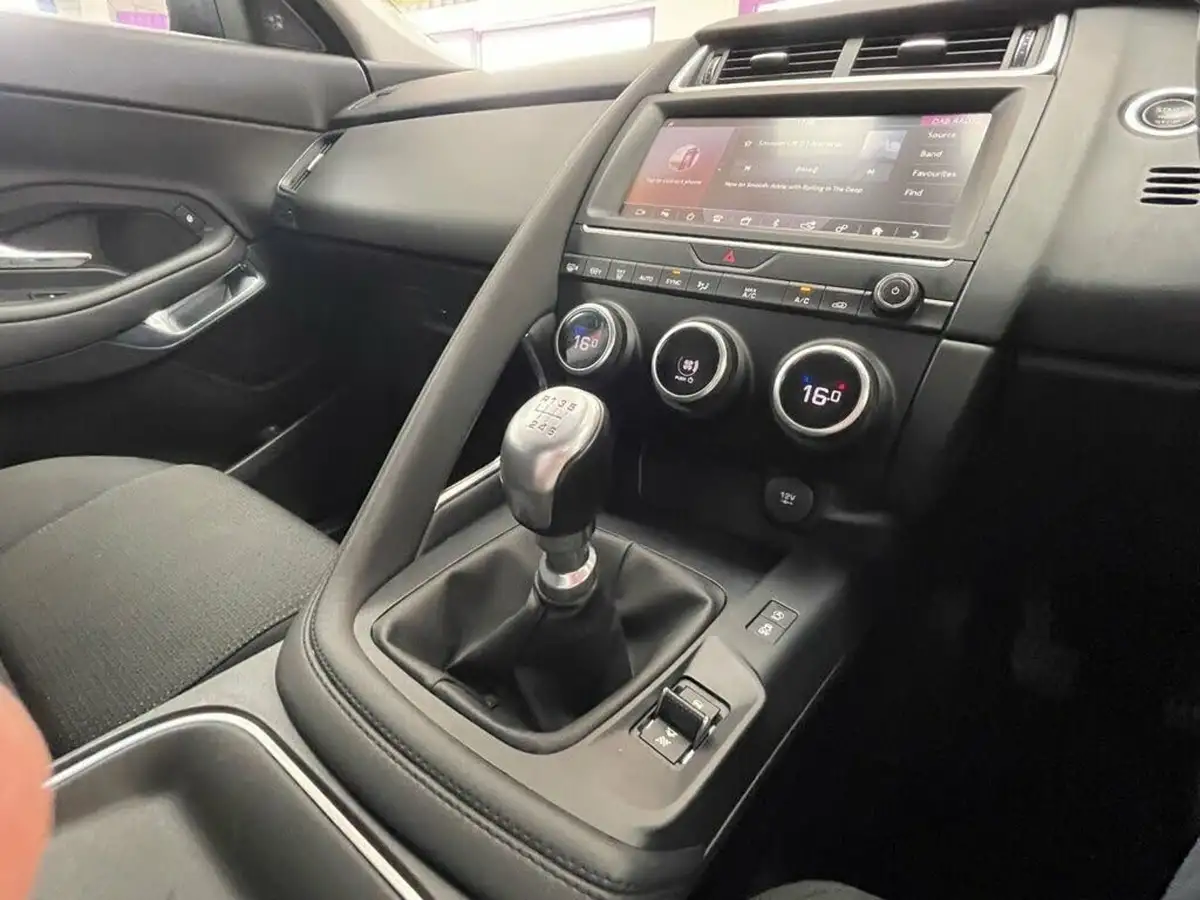 2019-jaguar-e-pace-20-i4d-150ps-big-41
