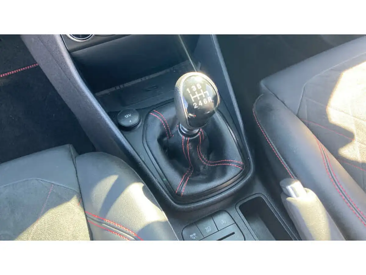 2022-ford-fiesta-10t-st-line-vignale-155ps-hybrid-mhev-3d-big-12