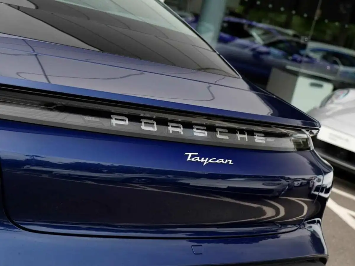 2022-porsche-taycan-e-base-476ps-performance-battery-plus-big-30