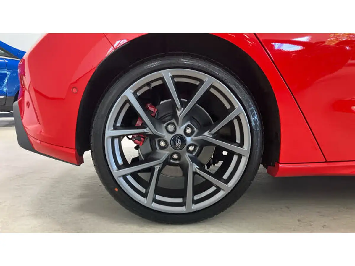 2023-ford-focus-23t-st-hatchback-big-6
