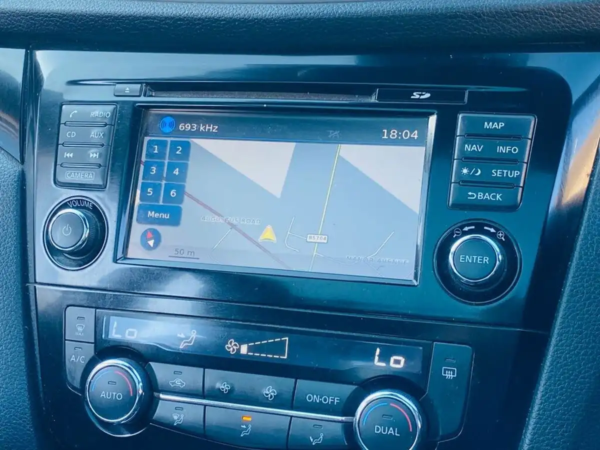 2017-nissan-qashqai-12-dig-t-n-vision-18in-big-24