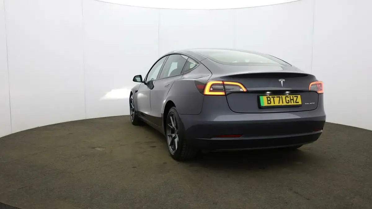 2021-tesla-model-3-e-long-range-awd-big-32