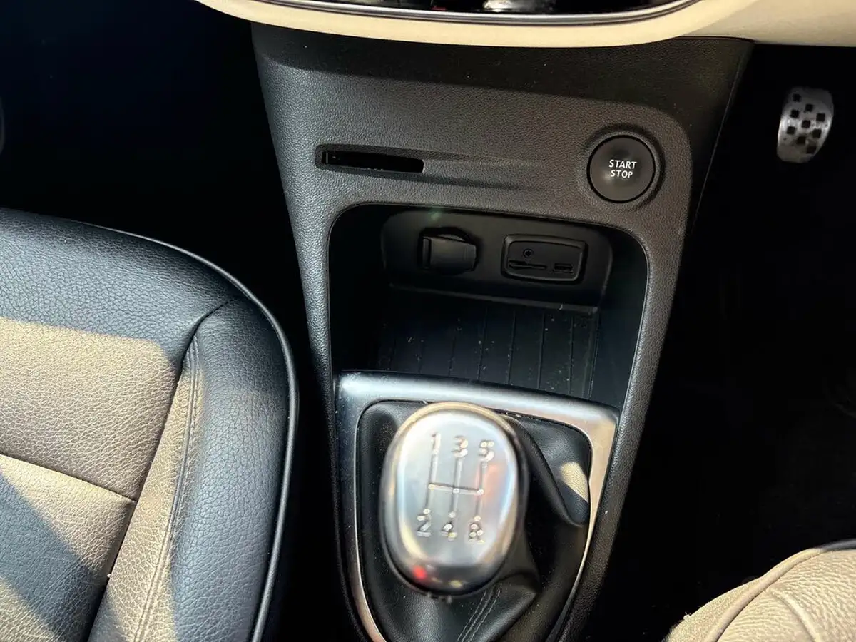 2018-renault-captur-09-tce-gt-line-big-29