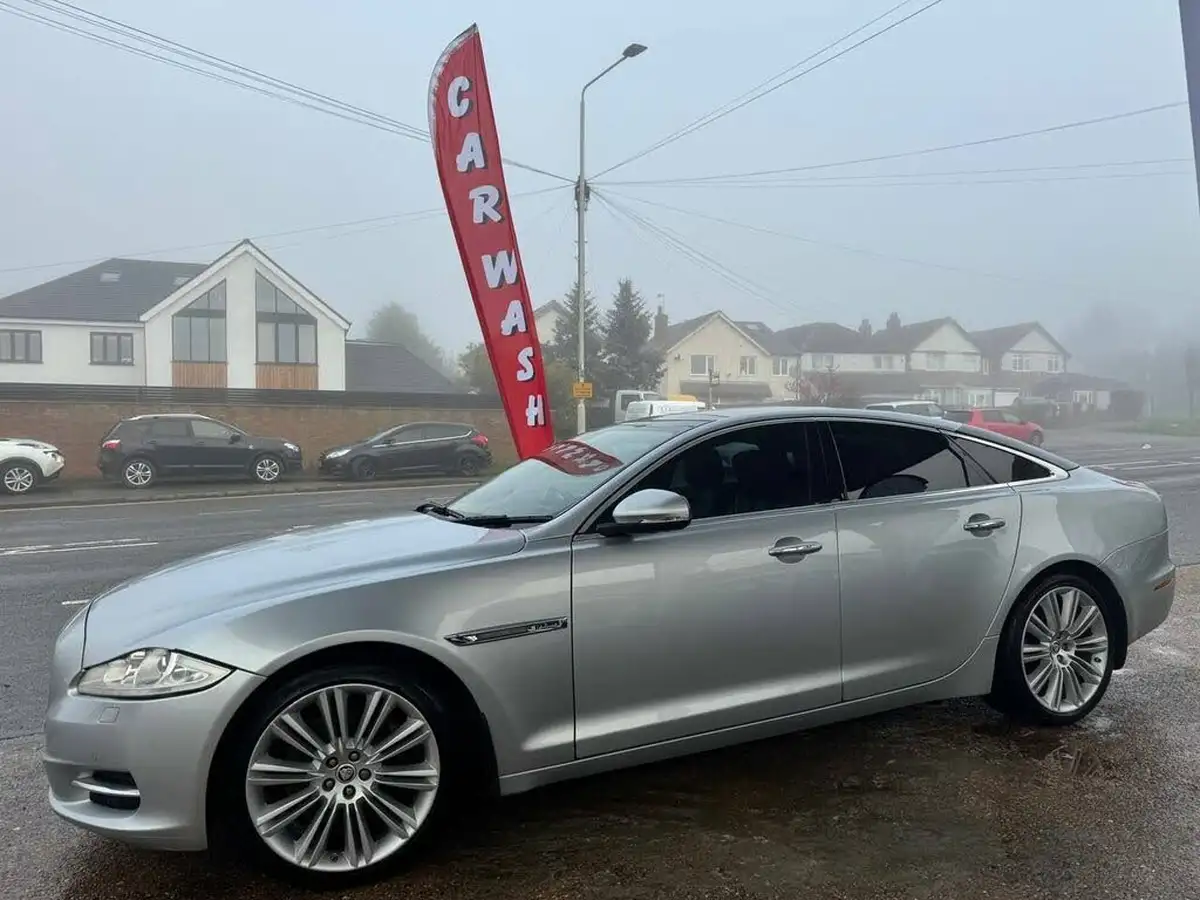 2010-jaguar-xj-series-30td-xj-portfolio-lwb-big-11