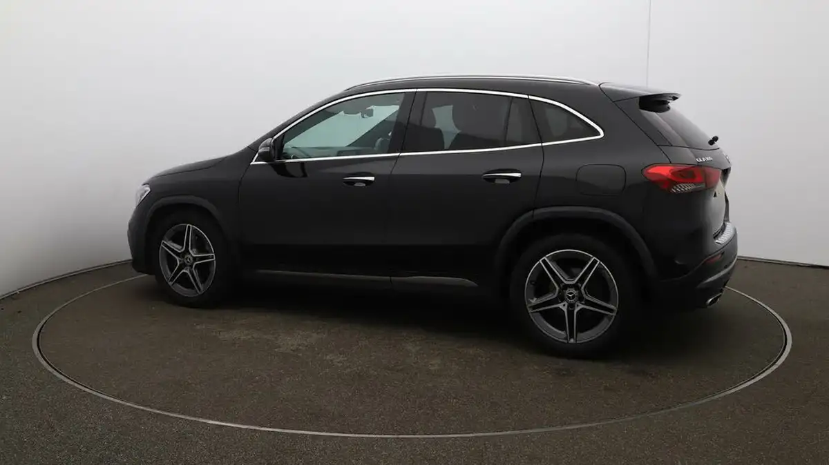 2022-mercedes-benz-gla-class-13-gla-180-amg-line-premium-plus-big-48