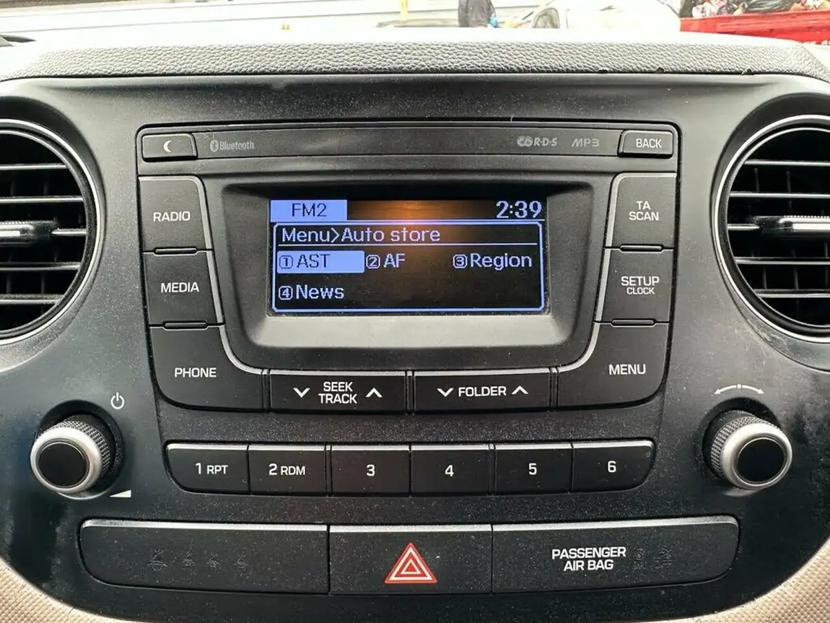 2015-hyundai-i10-10-s-big-27
