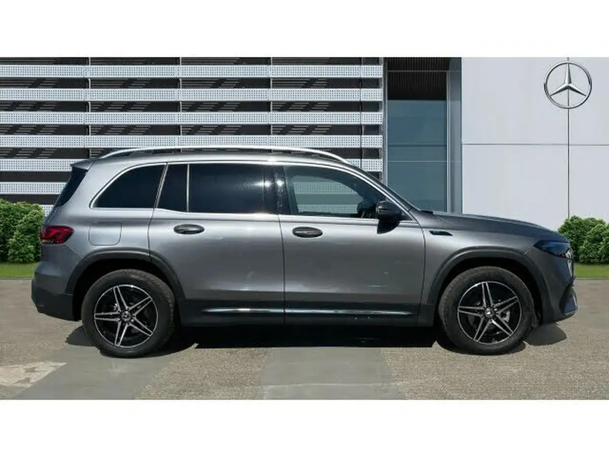 2022-mercedes-benz-eqb-e-eqb-300-amg-line-big-4
