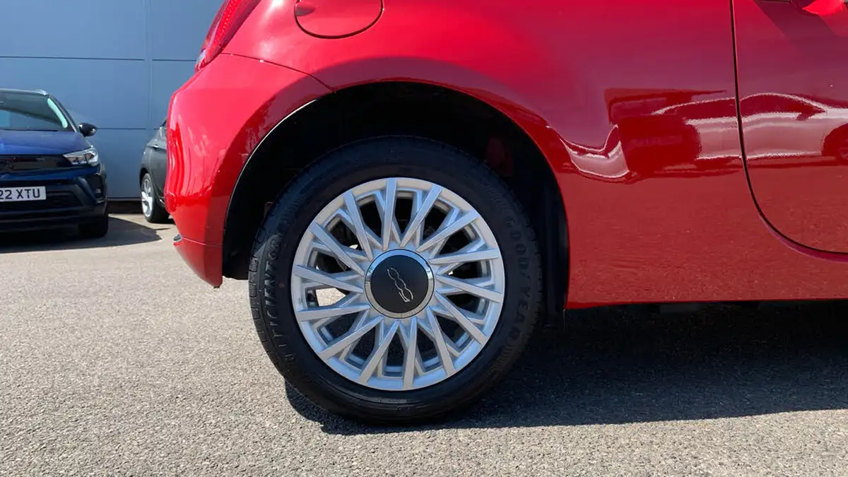 2025-fiat-500-10-big-15