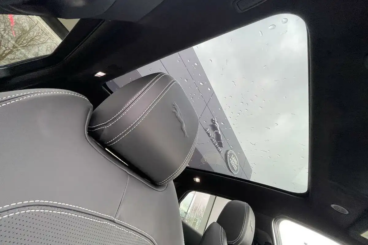2024-jaguar-e-pace-15-p160-r-dynamic-hse-black-big-35