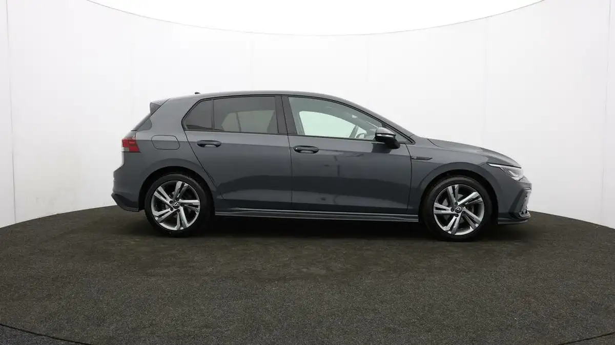2022-volkswagen-golf-15-tsi-r-line-130ps-hatchback-big-39