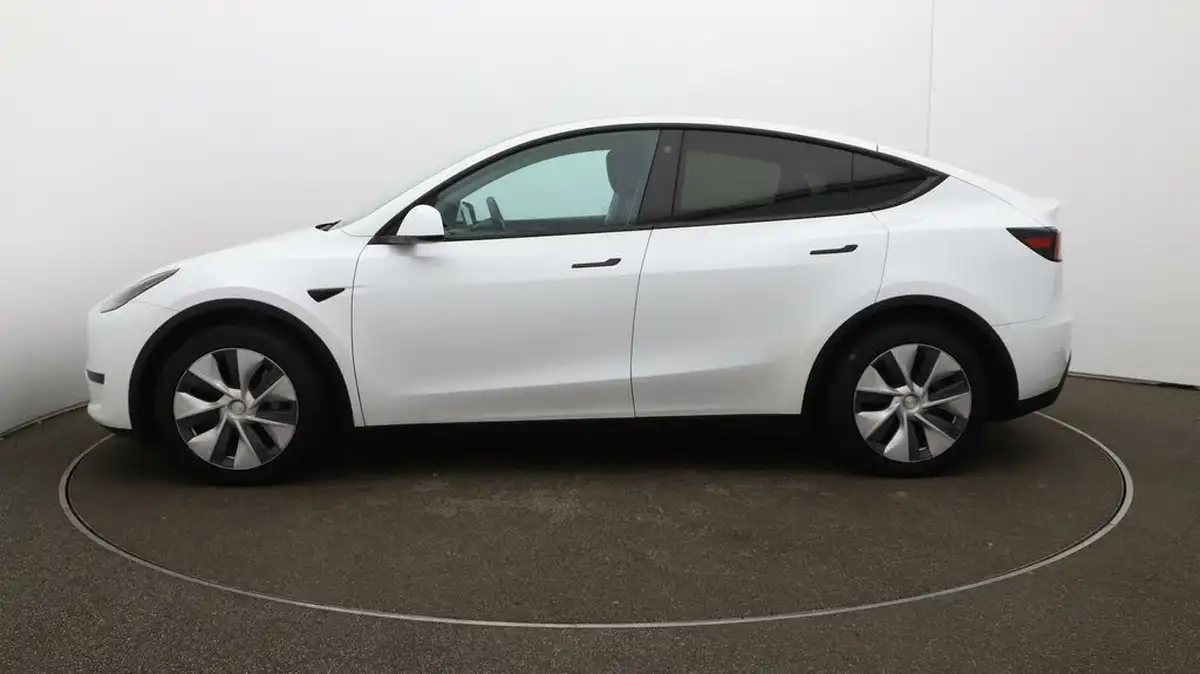 2023-tesla-model-y-e-rwd-big-4