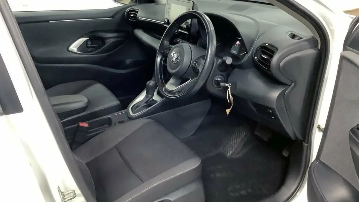 2021-toyota-yaris-15-vvt-i-icon-114bhp-hybrid-1490cc-e-cvt-big-8