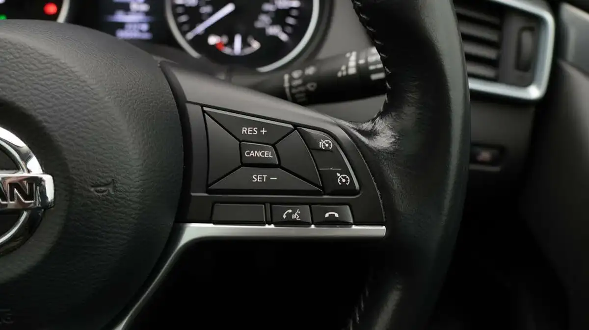 2018-nissan-qashqai-12-dig-t-n-connecta-big-25