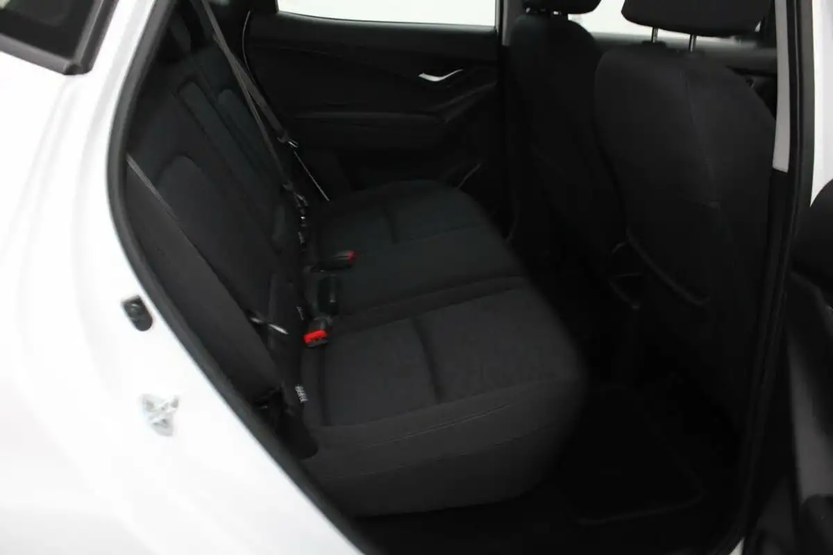 2016-hyundai-ix20-16-se-big-10