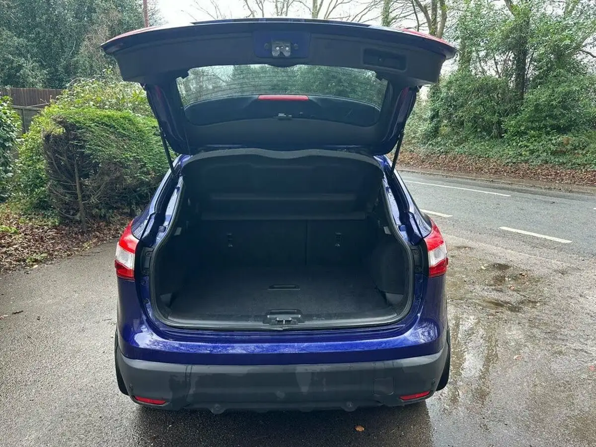 2015-nissan-qashqai-12-tekna-big-17